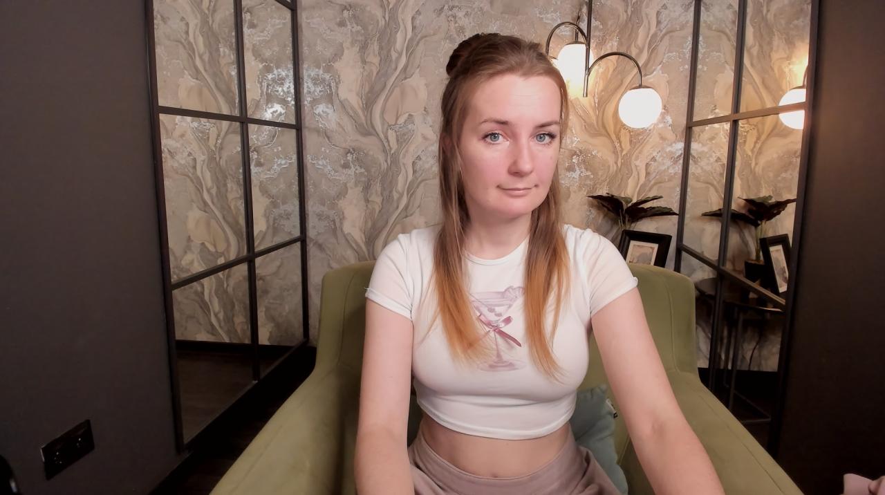 Webcam chat profile for MeggySun: Legs, feet & shoes