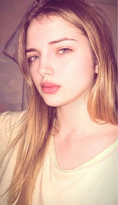 Webcam chat profile for SweetRinaKiss: Outfits