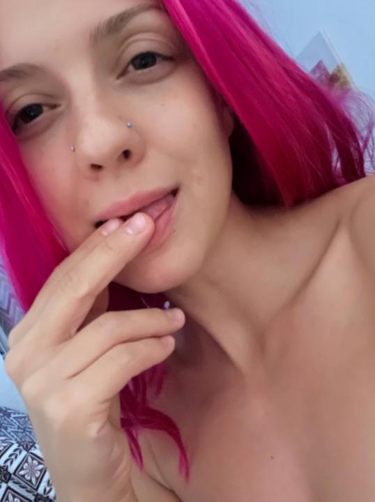 Webcam chat profile for BellaMoor: Latex & rubber