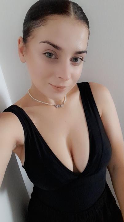 Webcam chat profile for Miralyn: Ask about my Hobbies