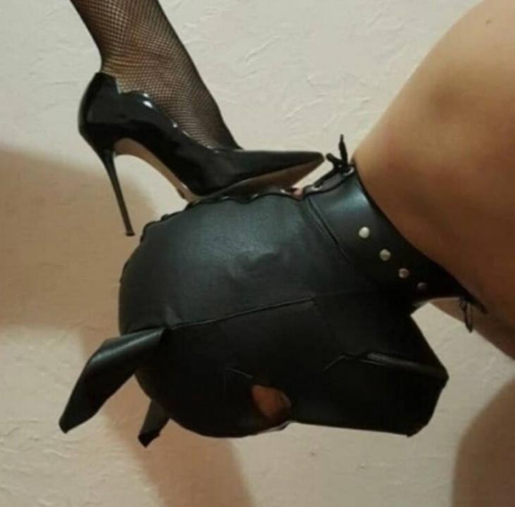 Webcam chat profile for GoddessGracee: Dominatrix