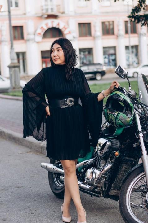 Webcam chat profile for LioraMae: Dancing