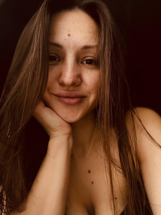 Webcam chat profile for Ariela1