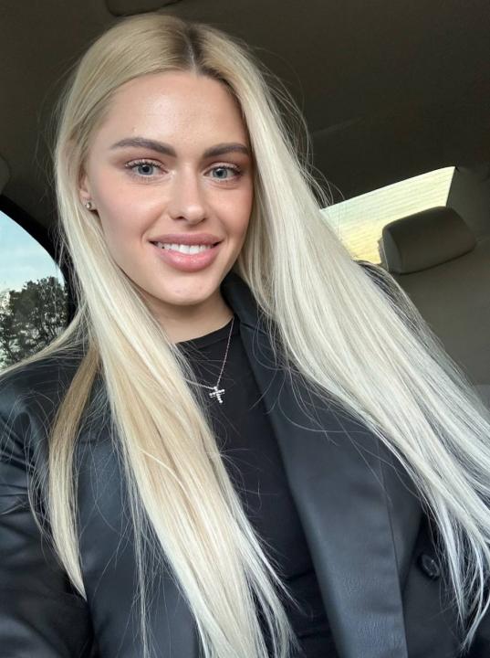 Webcam chat profile for KrisLove1: Cooking