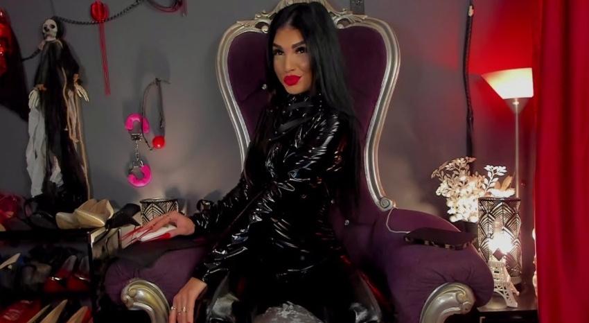 Webcam chat profile for LeaNoire: Dominatrix