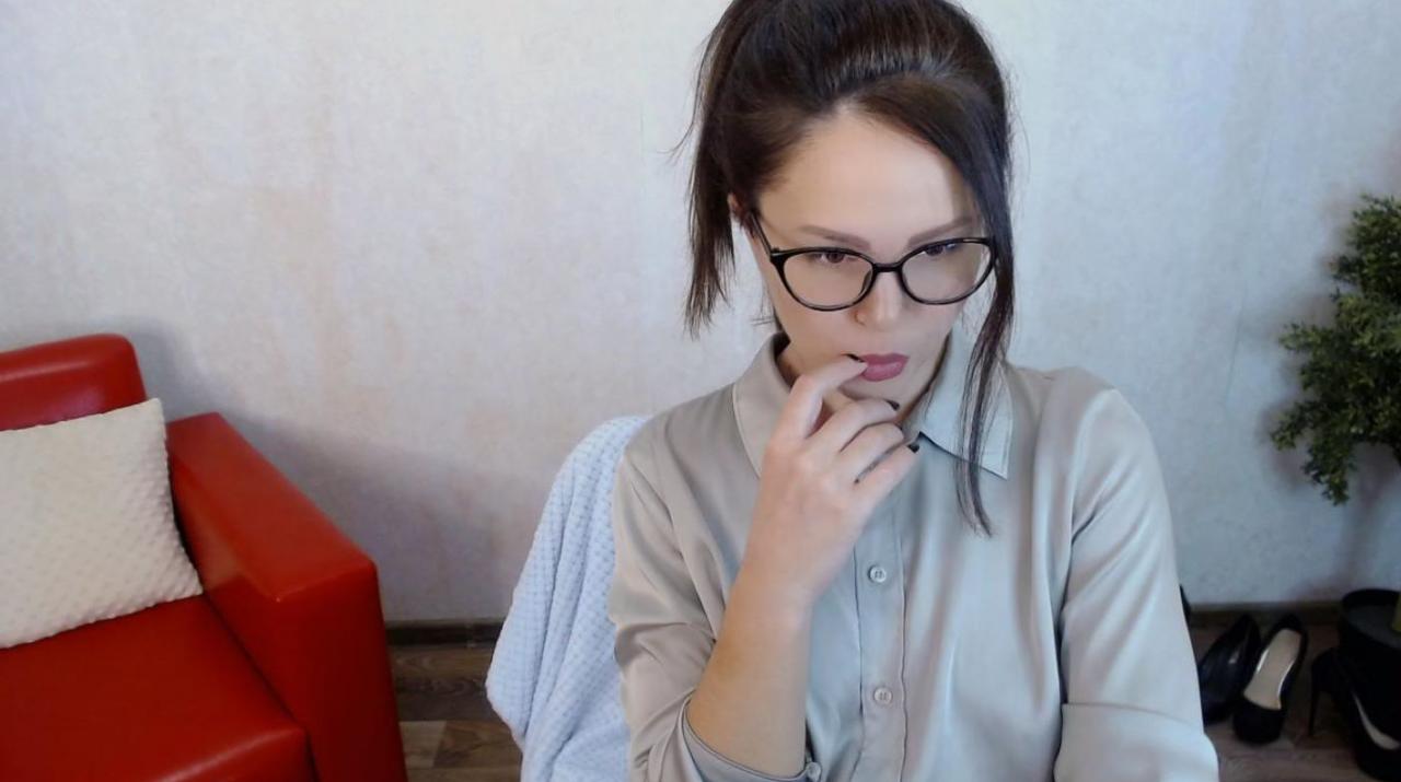 Webcam chat profile for VickyGold: Kissing