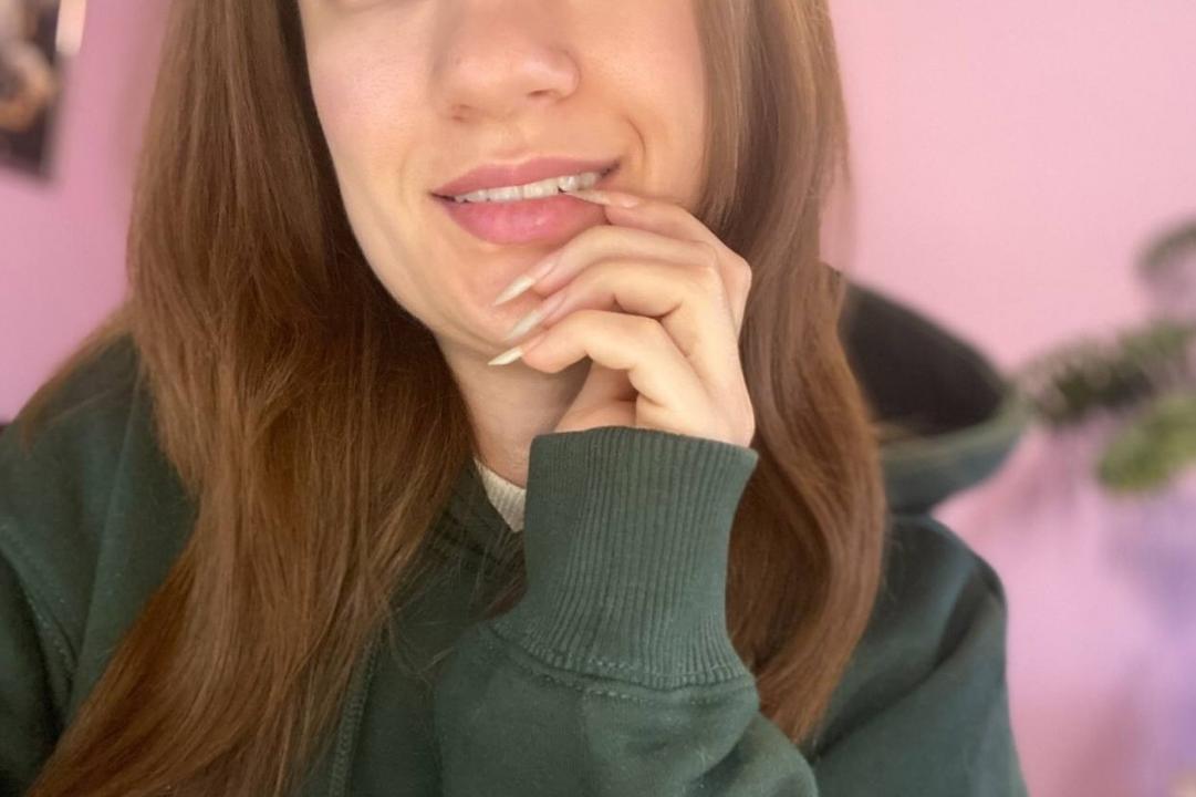 Webcam chat profile for MissSunnyXO: Legs, feet & shoes