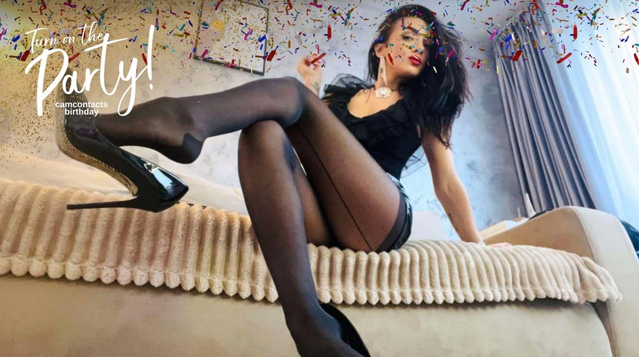 Webcam chat profile for YourQueenEva: Leather