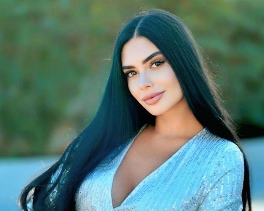 Webcam chat profile for AstonishingDiva: Dominatrix