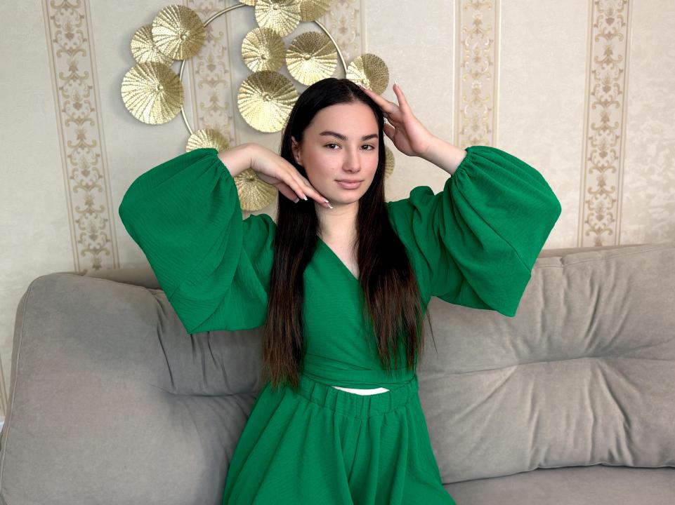 Webcam chat profile for AmberB88: Piercings & tattoos