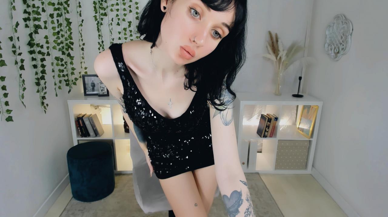 Webcam chat profile for HollyVex: Leather