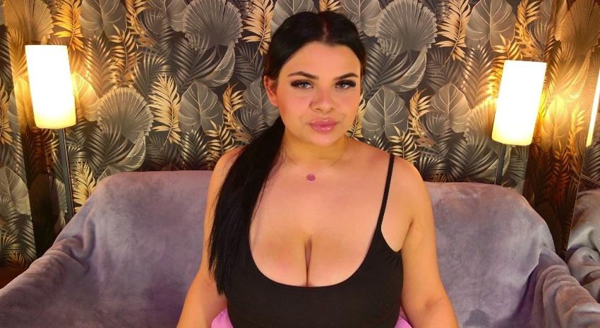 Webcam chat profile for MADYLICIOUS: Exhibition