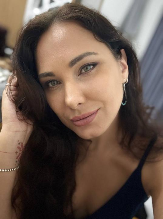 Webcam chat profile for CodeLiana: Dancing