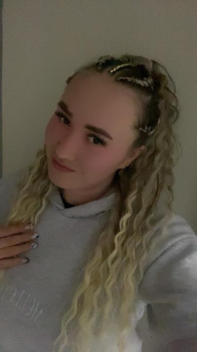 Webcam chat profile for Asia31: Fitness