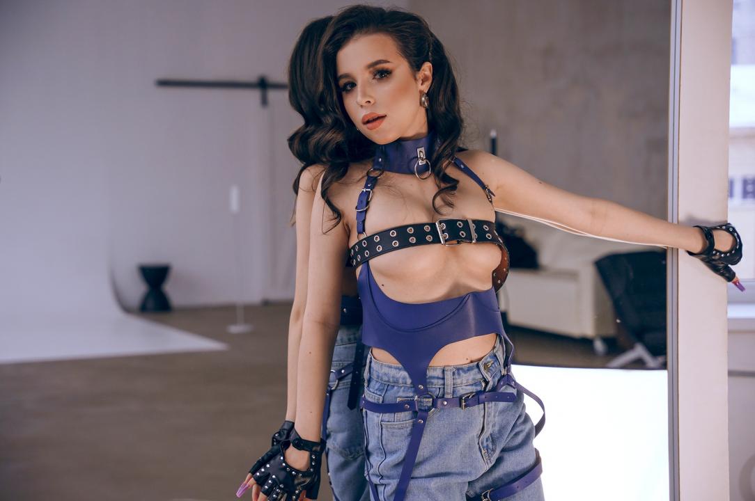 Webcam chat profile for LanaPierce: Legs, feet & shoes