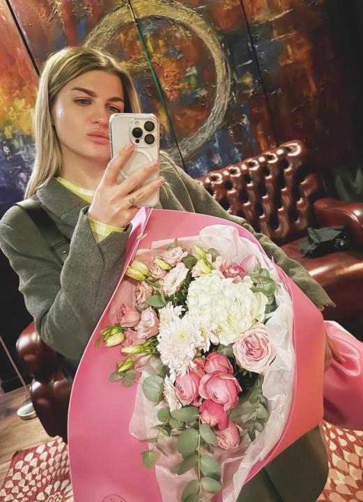 Webcam chat profile for CrystalBlush: Cooking