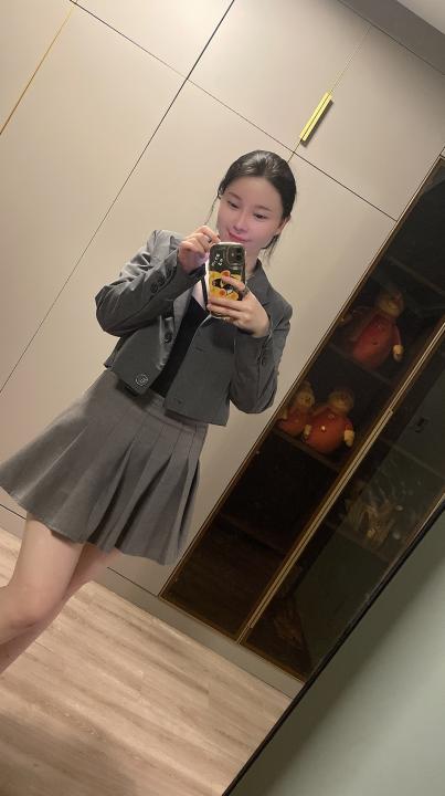 Webcam chat profile for Adeline37: Bondage & discipline