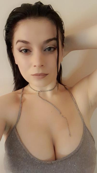 Webcam chat profile for Miralyn: Ask about my Hobbies