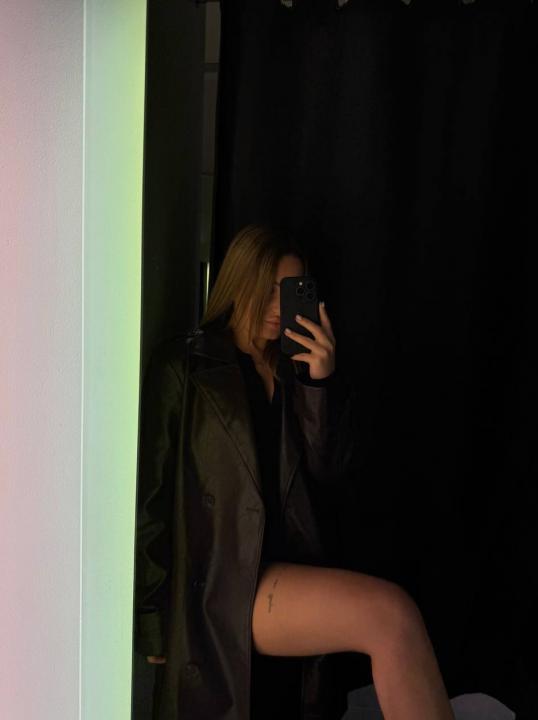 Webcam chat profile for MoonForYouu: Travel