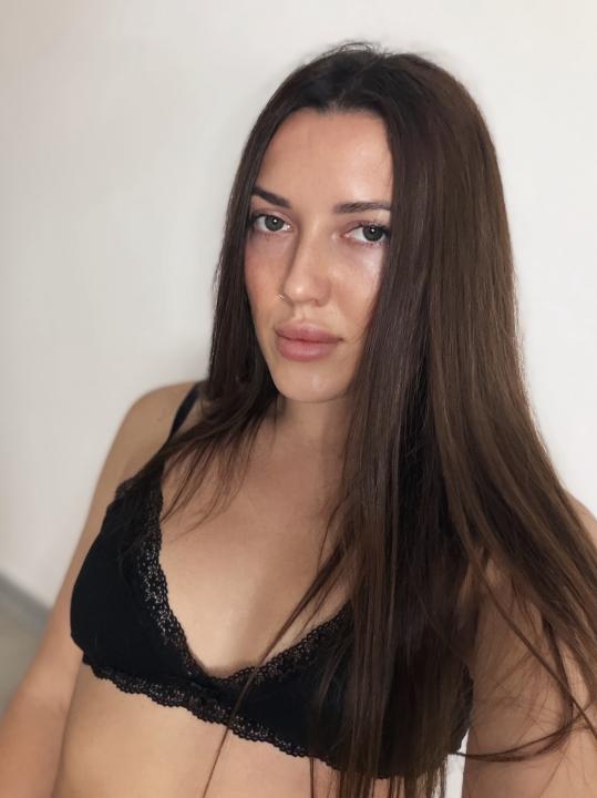 Webcam chat profile for SweetTi: Legs, feet & shoes