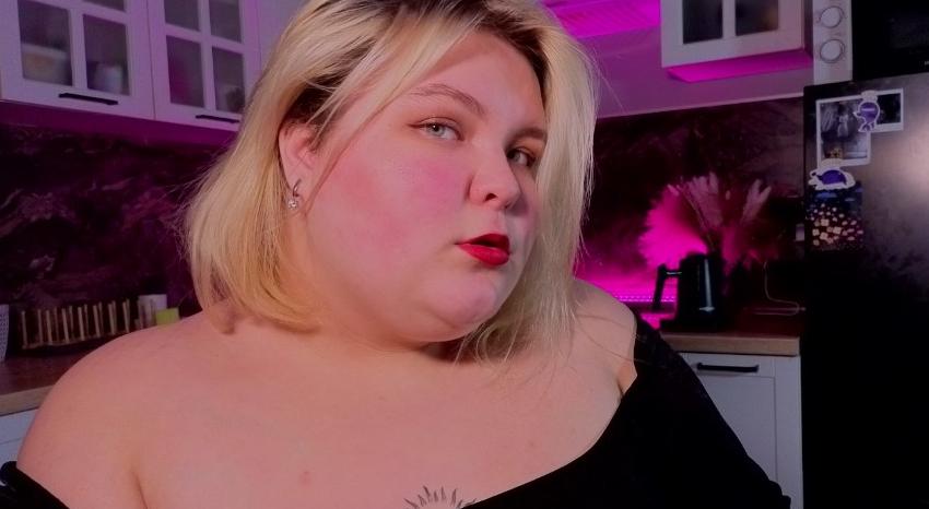 Webcam chat profile for EllaBigBabe: Leather