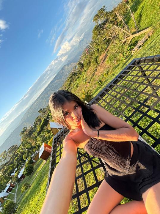 Webcam chat profile for samirose: Legs, feet & shoes