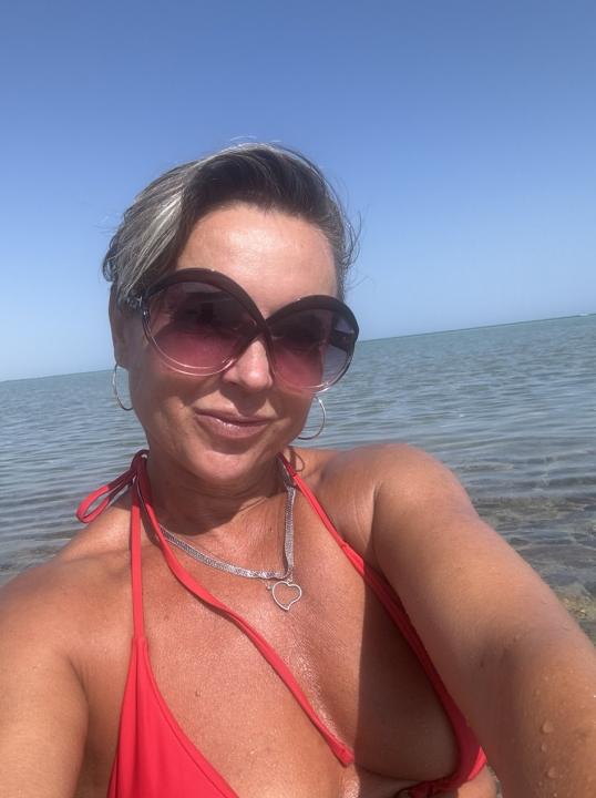 Webcam chat profile for Lotaria: Ask about my Hobbies