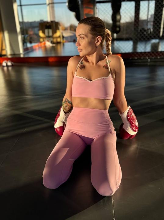 Webcam chat profile for BoxingGirlX: Leather