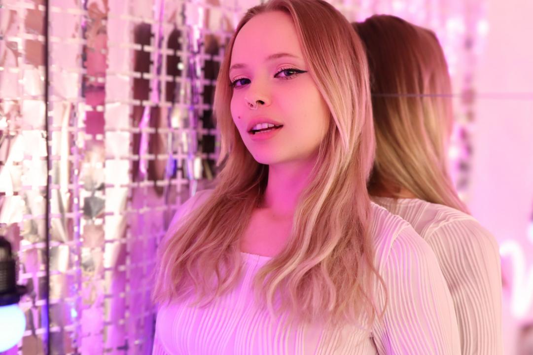 Webcam chat profile for Lucyloy: Leather