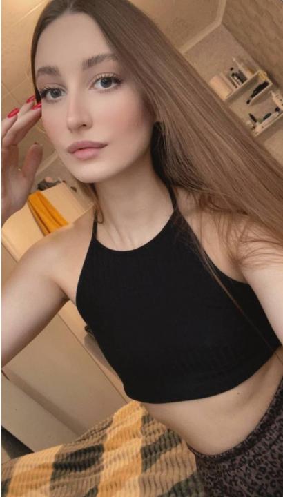 Webcam chat profile for Zani: Ask about my Hobbies