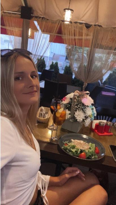 Webcam chat profile for Serenelle