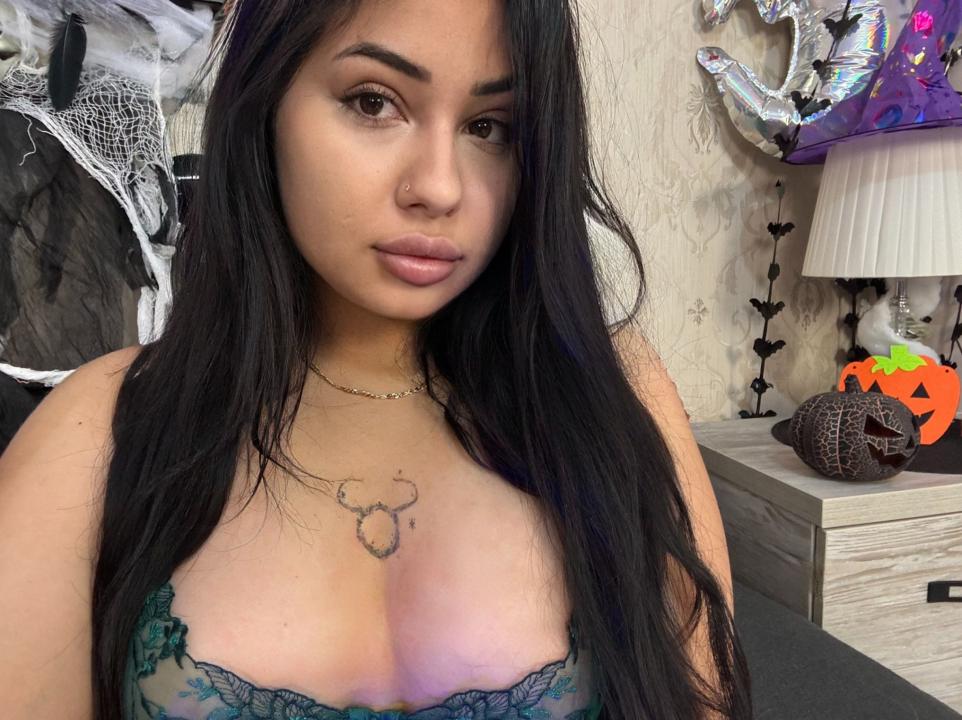 Webcam chat profile for AnaysDivine: Legs, feet & shoes