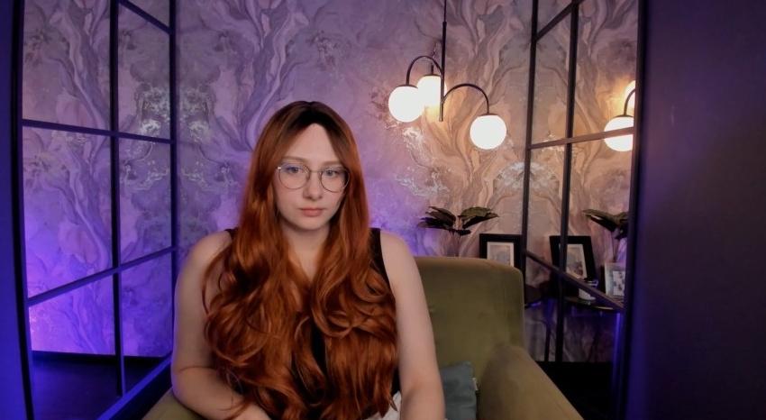 Webcam chat profile for LianaLn: Legs, feet & shoes