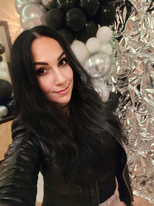 Webcam chat profile for Melan1e: Outfits