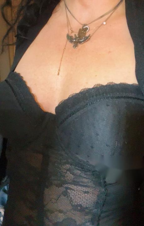 Webcam chat profile for AlyaHarper: Ask about my other interests