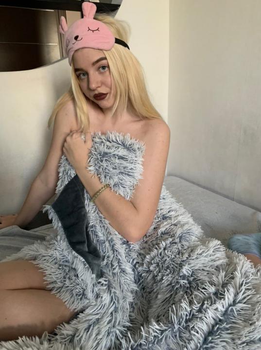 Webcam chat profile for AmeliaFit: Legs, feet & shoes