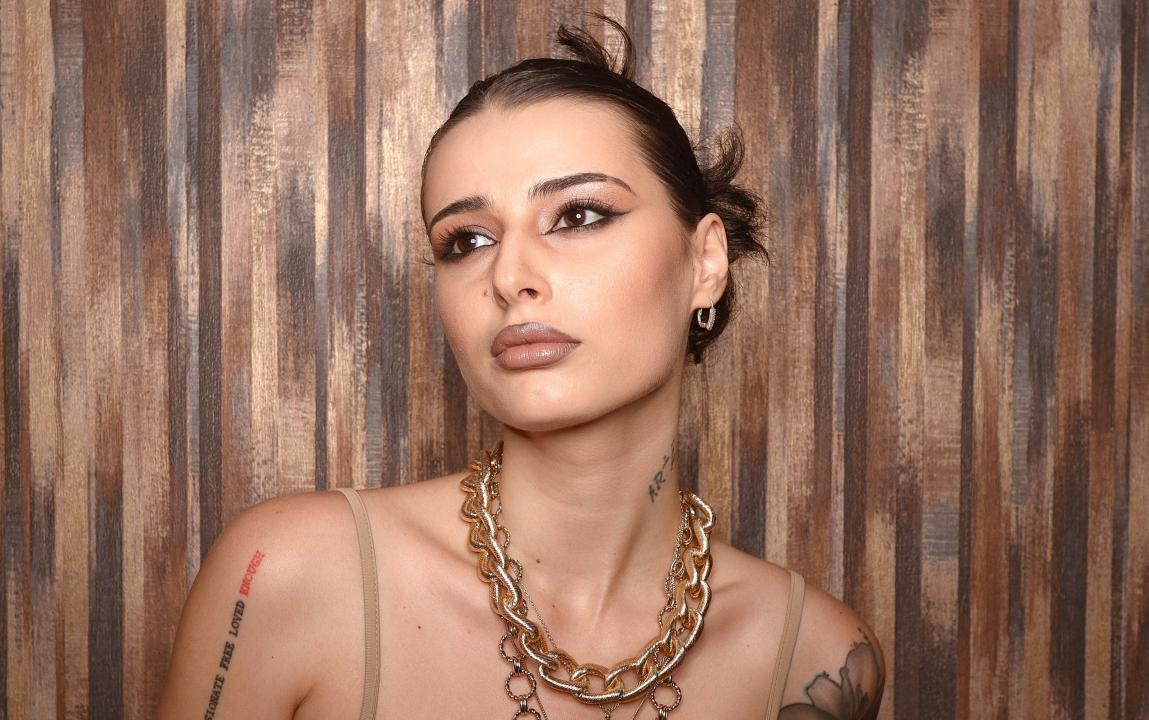 Webcam chat profile for VenusinNylons: Legs, feet & shoes