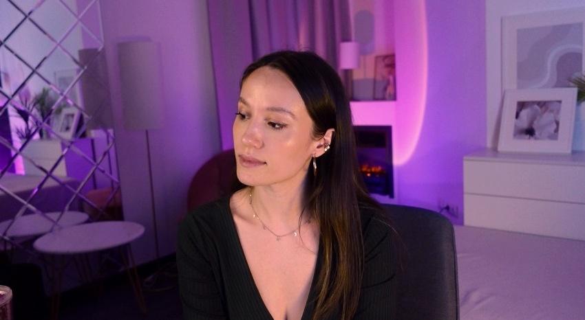 Webcam chat profile for AgnesGoddes: Legs, feet & shoes