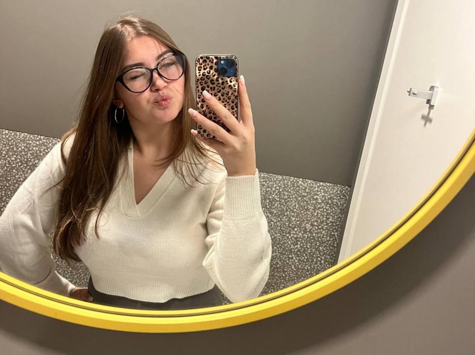 Webcam chat profile for AmazingSin: Dancing