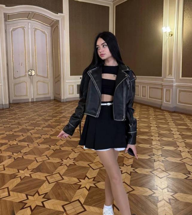 Webcam chat profile for DinaSkyy: Smoking