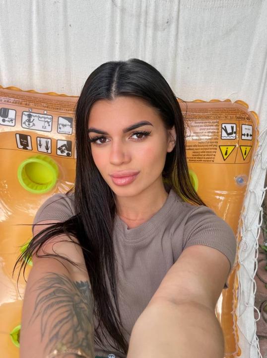 Webcam chat profile for Francine: Ask about my Hobbies