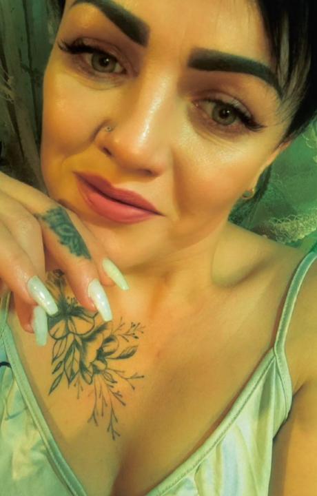 Webcam chat profile for SweetHelen11