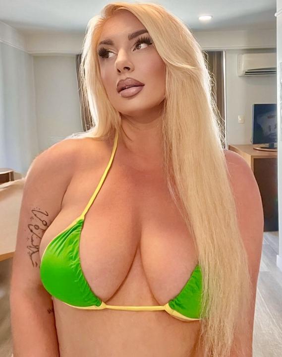 Webcam chat profile for BustyAnna: Leather