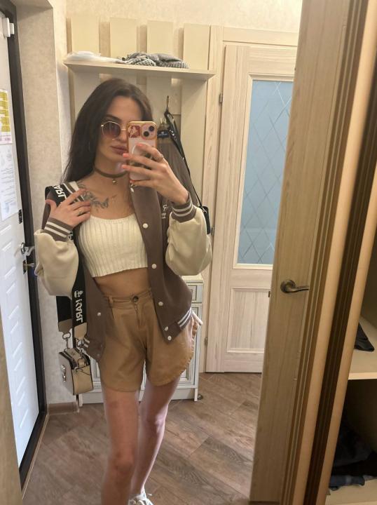 Webcam chat profile for AngelinaDivine: Legs, feet & shoes