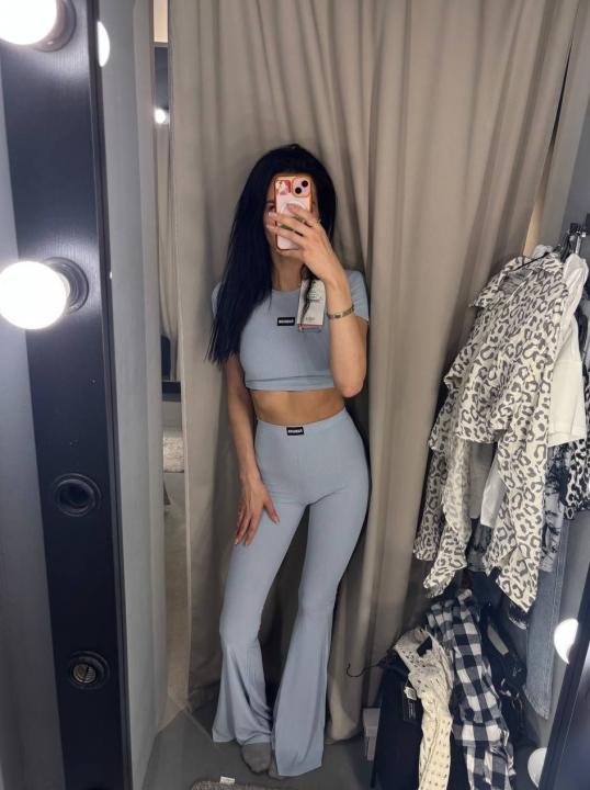 Webcam chat profile for AngelinaDivine: Legs, feet & shoes