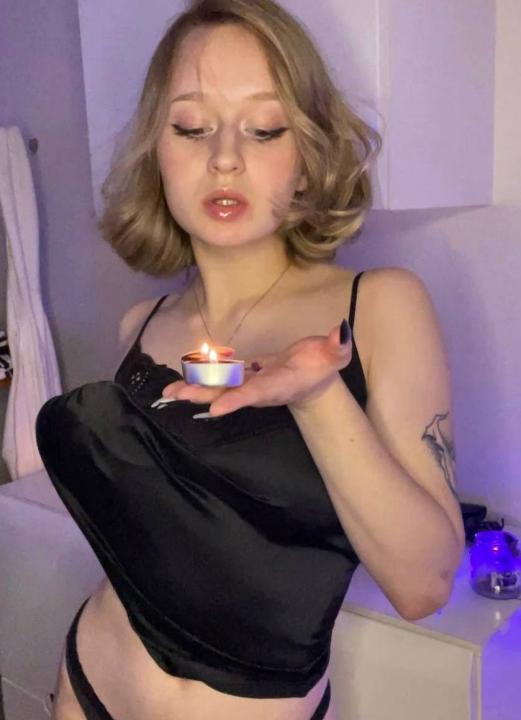 Webcam chat profile for Lunelle: Ask about my Hobbies