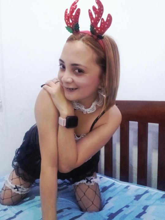 Webcam chat profile for yvonne: Outfits