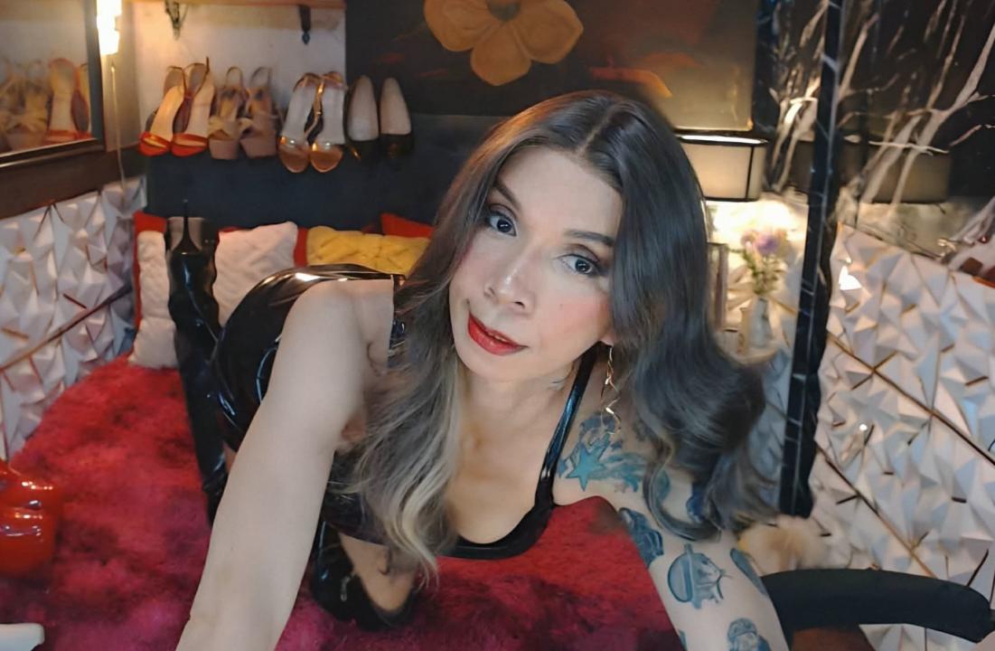 Webcam chat profile for CELINAFOX: Dominatrix