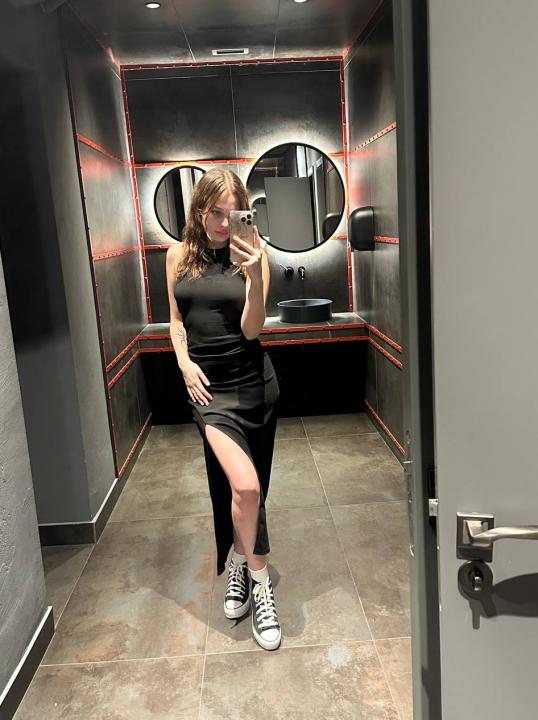 Webcam chat profile for MirraKitty: Outfits