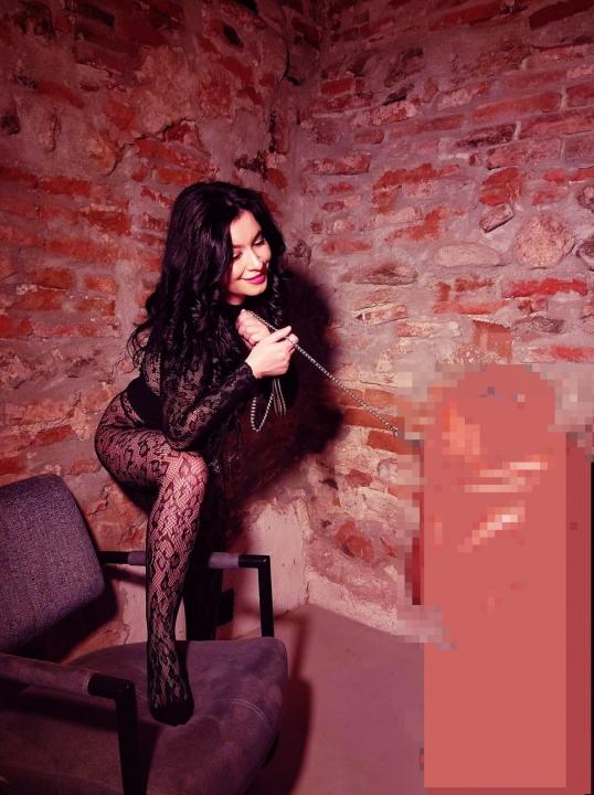 Webcam chat profile for EvaLevine: Dominatrix